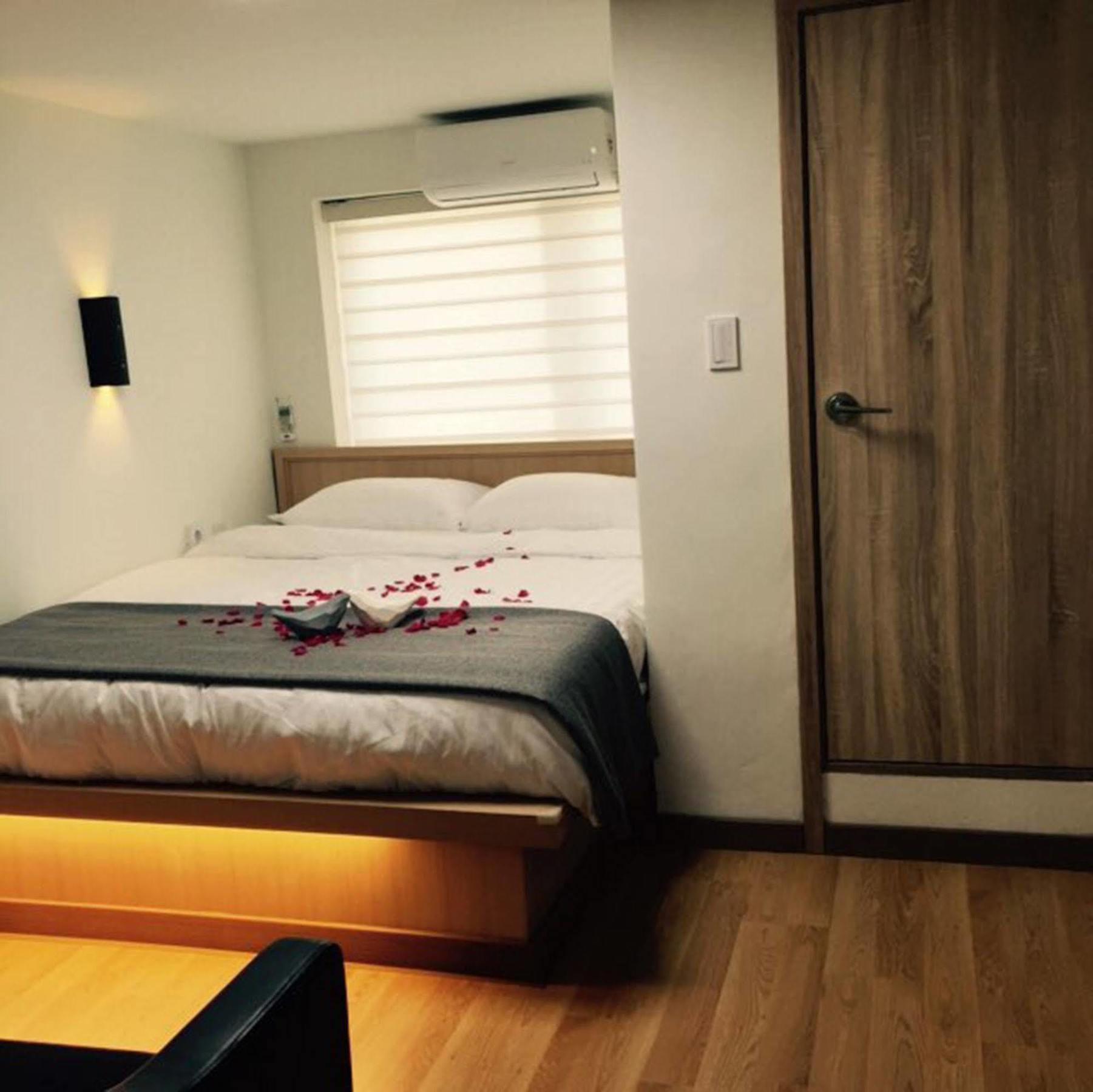 Woo Guest House Сеул Екстериор снимка